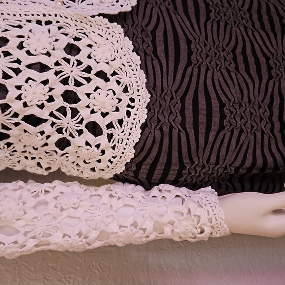 VINTAGE White Crochet Pearl Peekaboo Cottagecore Cardigan Sweater - Picture 5 of 6